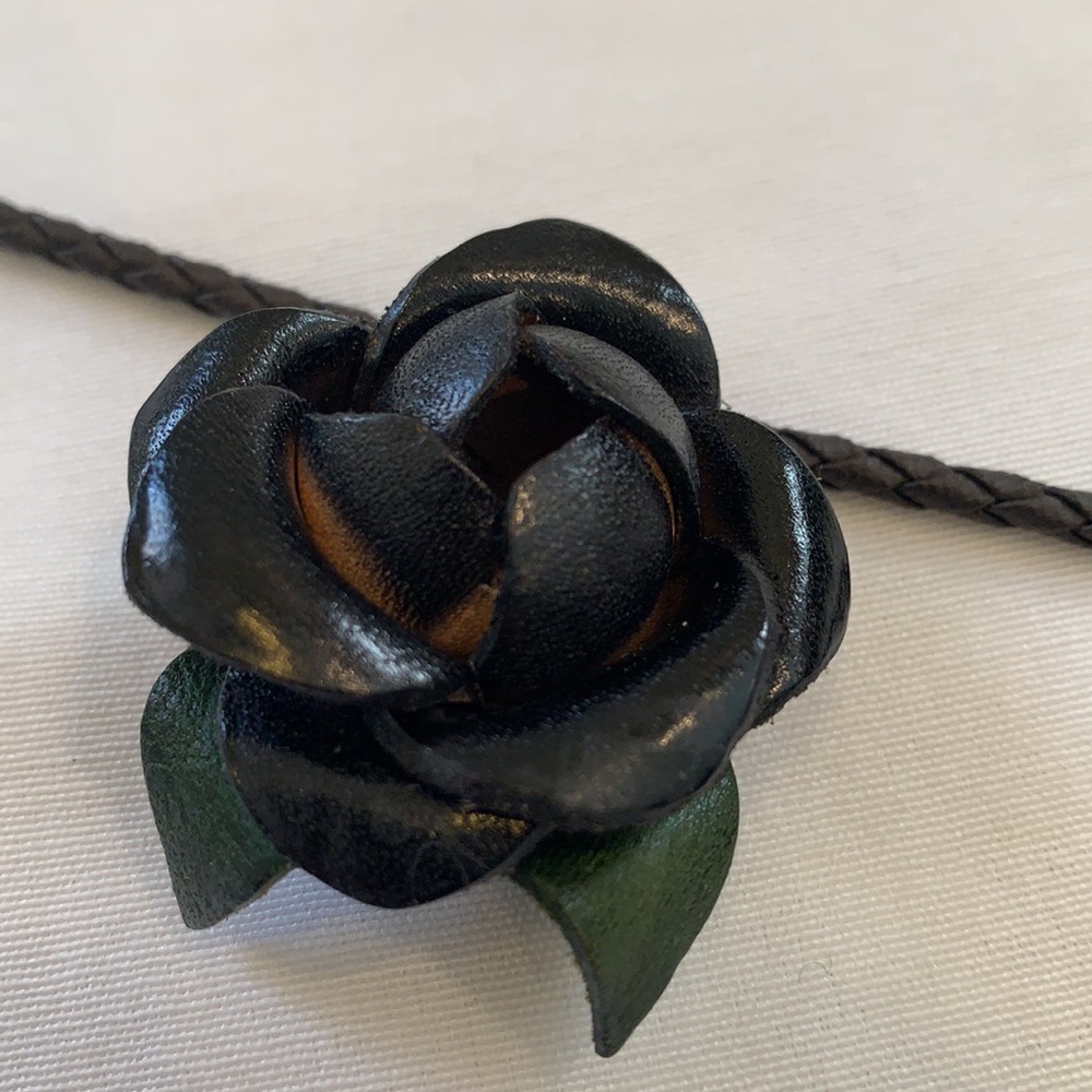 Black leather braided choker with leather heart - Picture 7 of 8